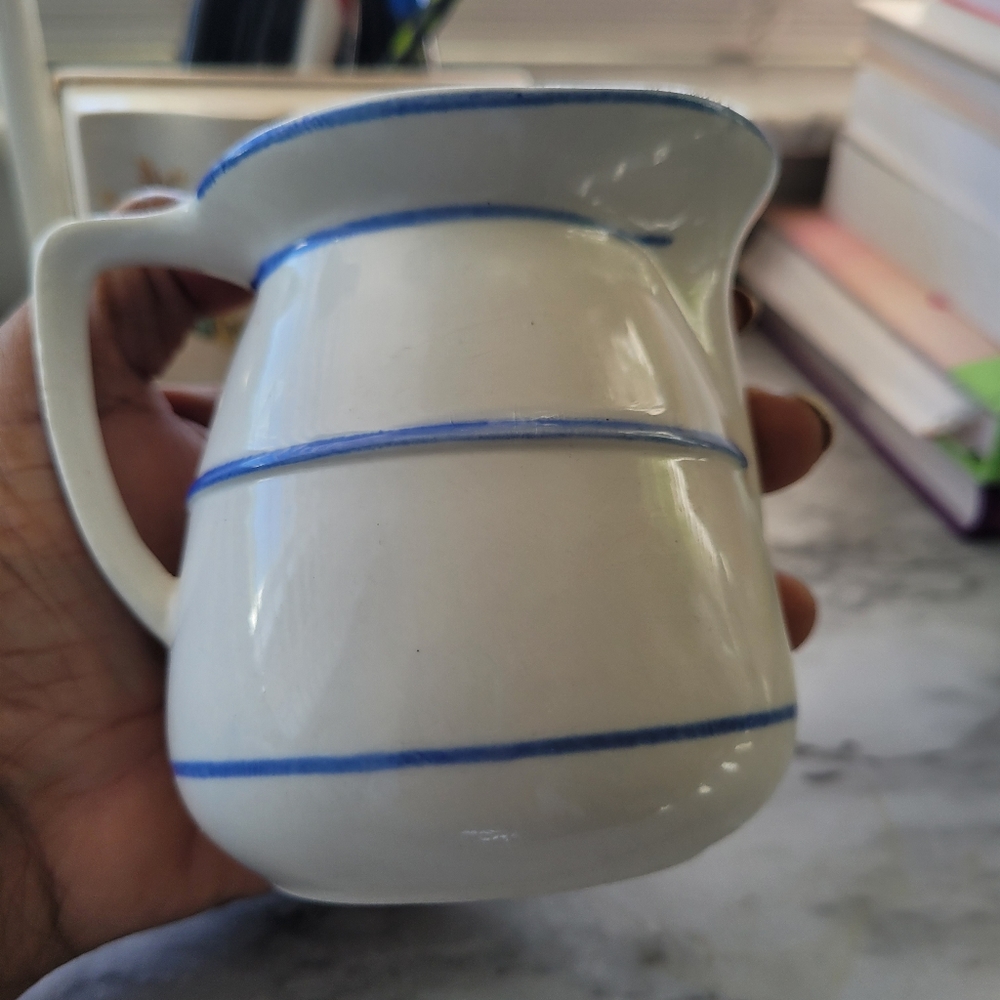 VTG blue, white, yellow porcelain creamer/measuring cup - Picture 2 of 5
